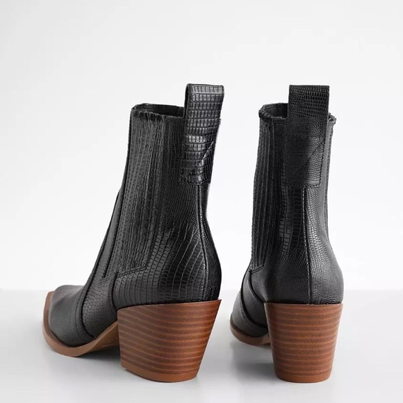 Eleanor Women's Western Ankle Boots - Picture 7 of 9